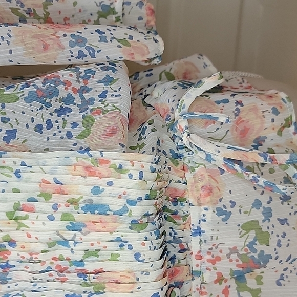 A.N.A Sheer, Floral, Button Blouse, Size PS.  EUC! - Picture 3 of 8